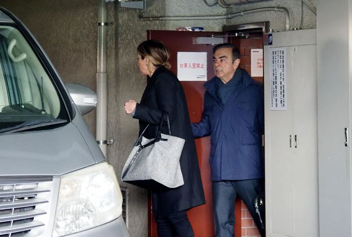 Carlos Ghosn gisteren bij zijn woning in Tokio.