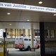 'Neem jonge veelplegers hun illegaal verkregen blingbling af'