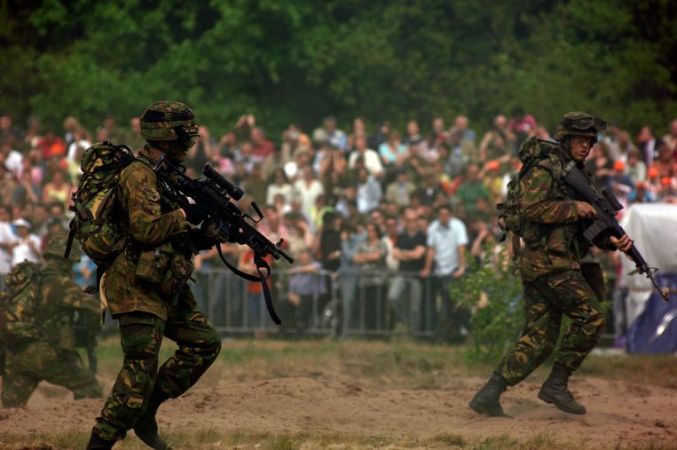Doe herleven zaad Kijker Bonden: werf buitenlanders voor Nederlandse leger | De Volkskrant