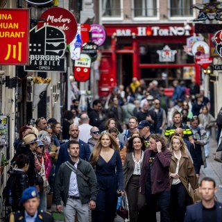 Princess Amalia on working visit to Amsterdam: From Café 't Mandje to Van der Pek community center