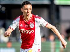 Ajax-speler Steven Berghuis deelt na afloop klap uit bij spelersbus: ‘Ik heb spijt, dit had ik niet moeten doen’