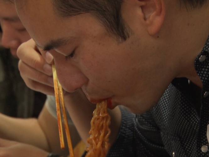 Hot noodle challenge: ‘Eet en huil’