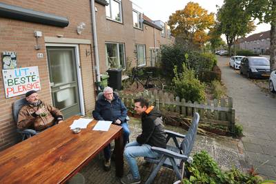 Bewoners willen ‘illegale’ voortuin niet teruggeven, dus krijgen ze hem dan maar cadeau