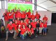 De Nederlandse tweeling Paul en Annette Strooband vierde hun 65ste verjaardag samen met 40 vrienden in Rode Duivelsshirt op de Vestingcross in het Nederlandse Hulst.