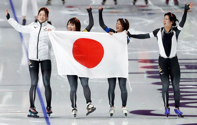 Ayaka Kikuchi, Nana Takagi, Ayano Sato en Miho Takagi vieren het goud voor Japan.