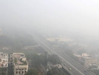India sproeit water over New Delhi tegen luchtvervuiling
