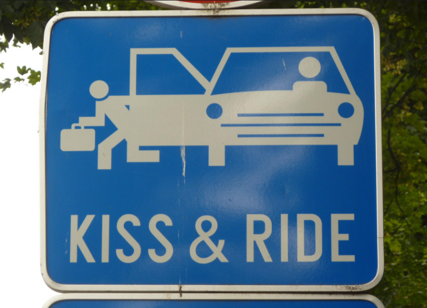 Een kiss-and-ridebord.