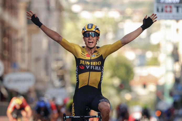 Wout van Aert bij zijn overwinning in Sanremo.