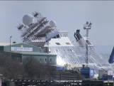 Schip ligt 45 graden gekanteld in Schotse haven na storm