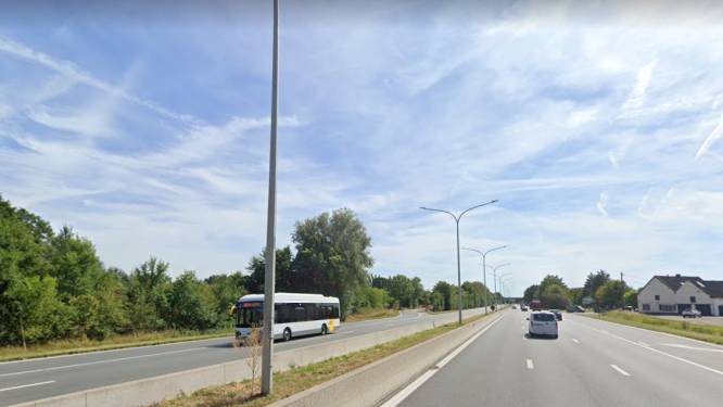 Rechterrijstrook versperd op A12 richting Brussel ter hoogte van Londerzeel-Industrie