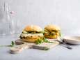 Wat Eten We Vandaag: Visburger met zoetzure komkommer en harissamayo