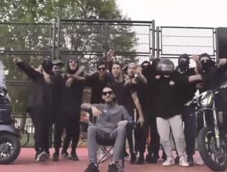 “Kom ons hier niet testen. We gaan de sfeer verpesten”: Provocerende rapclip opgenomen op voetbalpleintje Hoedhaarwijk