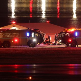 Controlul traficului aerian a solicitat elicopterului să zboare în spatele avionului   