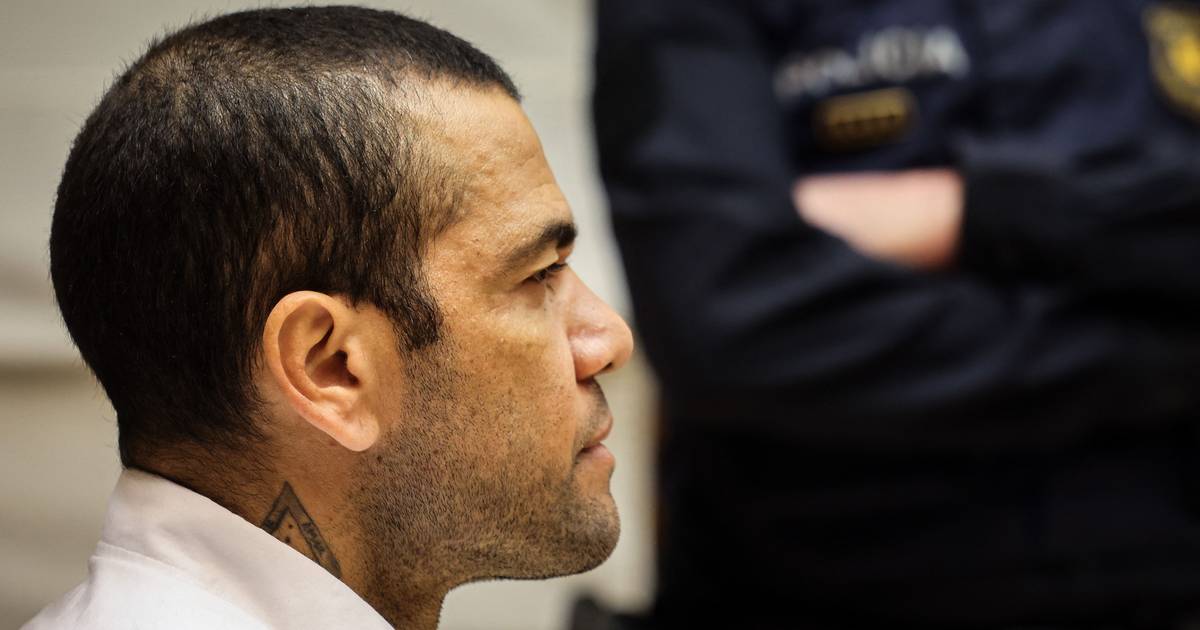 La nuit supplémentaire en prison pour Dani Alves faute de caution d’un million d’euros