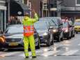 Verkeersregelaar houdt dikke lip over aan klap Kleine Tour: ‘Deze week enorme agressie tegen collega's’