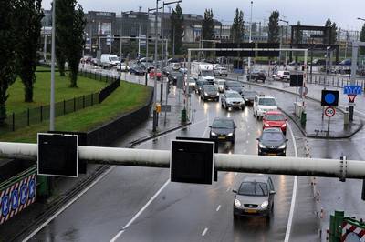 Navigatie stuurt fietsende toeristen door Piet Heintunnel