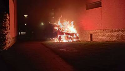 Auto gaat in vlammen op in Varsseveld