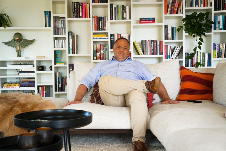 Marc Van Ranst in ‘Het huis’ van Eric Goens. Beeld © Diederd Esseldeurs / Het Nieu