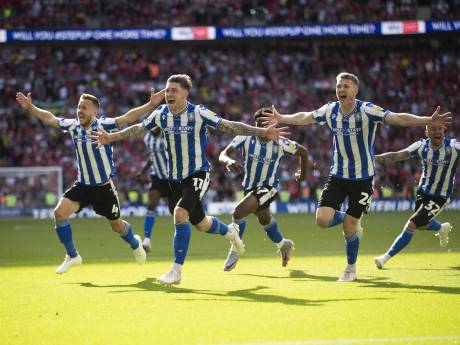 Sensatie in League One: Sheffield Wednesday promoveert na goal in absolute slotfase