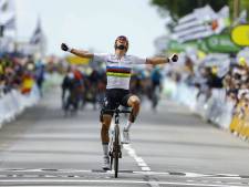 Alaphilippe pakt eerste geel in chaotische openingsetappe, Van der Poel komt tekort