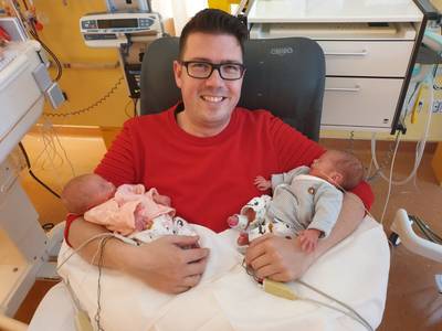 Gezocht: au pair voor de baby's van overleden moeder Kim