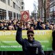 Moslims demonstreren in Den Haag tegen verscheuren koran