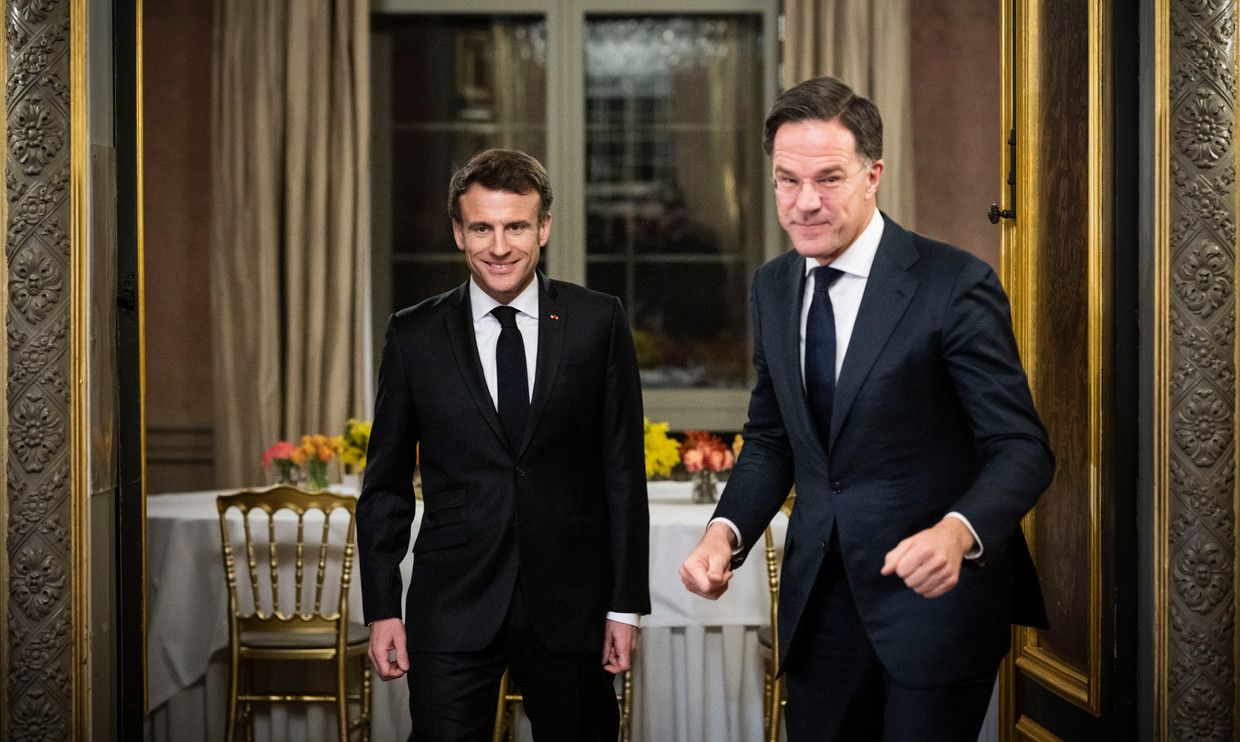 Opnieuw is Macron te in de champagne vloeit rijkelijk tussen Parijs en Den Haag