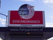 SV Spakenburgsupporters veroorzaken overlast in Bunschoten, logobord IJsselmeervogels vernield