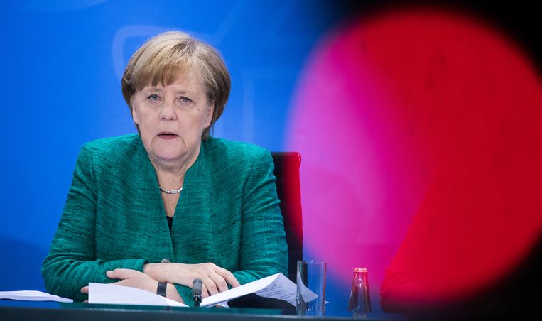 Angela Merkel tijdens een persconferentie na de crisisberaad op 14 juni.  Beeld Bernd von Jutrczenka/dpa