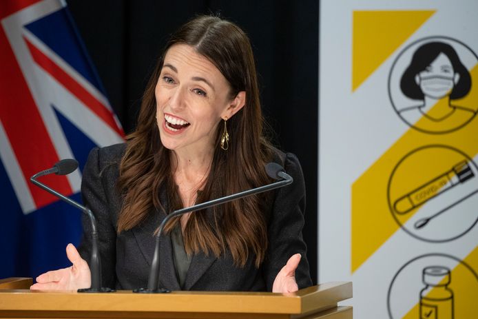 De premier van Nieuw-Zeeland Jacinda Ardern heeft het einde van het "zero covid-beleid" voorgesteld.