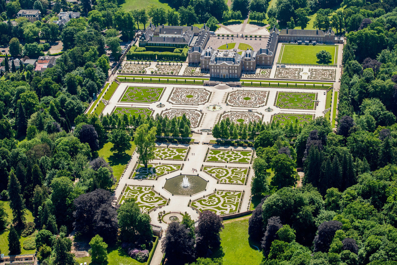 Дворец Лоо (het Loo), Апелдорн