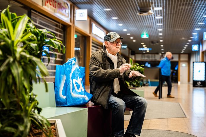 Herman Martin heeft zojuist in de AH-vestiging in winkelcentrum Kronenburg gebruikgemaakt van het ouderenuurtje.