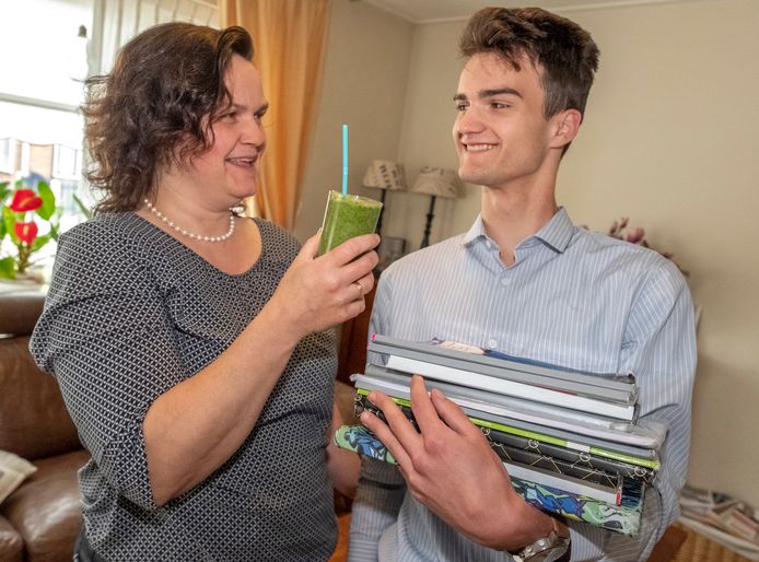Art-Jan kreeg tijdens het leren af en toe een smoothie op bed van zijn moeder Janneke.