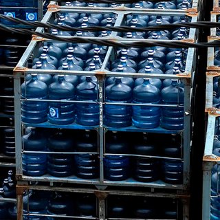 In deze wijk van Jakarta leggen bewoners hun eigen waterleiding aan. ‘Ik wilde niet meer die bruine smurrie’