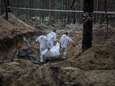 “Duidelijke tekenen van foltering” bij opgraving honderden lichamen uit massagraf Izjoem