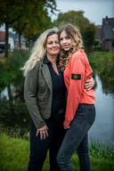 Anne-Felice met haar moeder Femke.