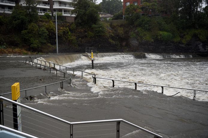 Hevige regenval in Sydney heeft de rivier Parramatta buiten haar oevers doen treden.