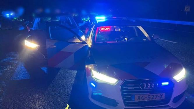 16-jarige rijdt met gestolen auto 220 kilometer per uur over snelweg, achtervolgd door politie 