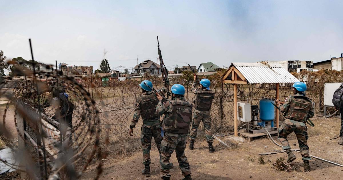 Almeno due persone sono state uccise dal fuoco del casco blu in un punto di confine nel Congo orientale |  All’estero