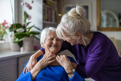 Van alle vrouwen van 60 jaar zal één op de vijf alzheimer
ontwikkelen: dit zijn de symptomen