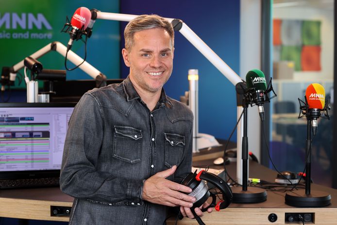 Peter Van de Veire vertelt in Story over z'n carrière bij MNM, z'n toekomstplannen nu hij stopt bij de radiozender en de impact van die beslissing op z'n privéleven.
