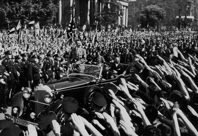 Hitler dopo un discorso a Berlino il 1 maggio 1934.