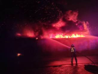 Asbest vrijgekomen bij uitslaande brand in opslagplaats voor autobanden 