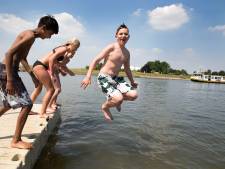 Zwem veilig binnen de ballen bij de Oude Tol. ‘Houd je aan de regels; anders een boete van 150 euro’