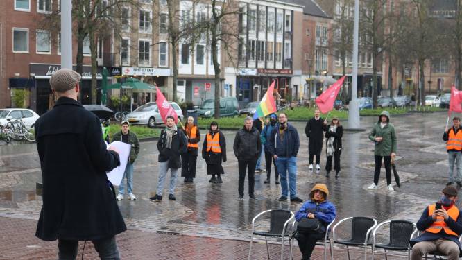 Geen grote massa bij woonprotest in Arnhem, maar boodschap is duidelijk: ‘Er zijn radicalere acties nodig’
