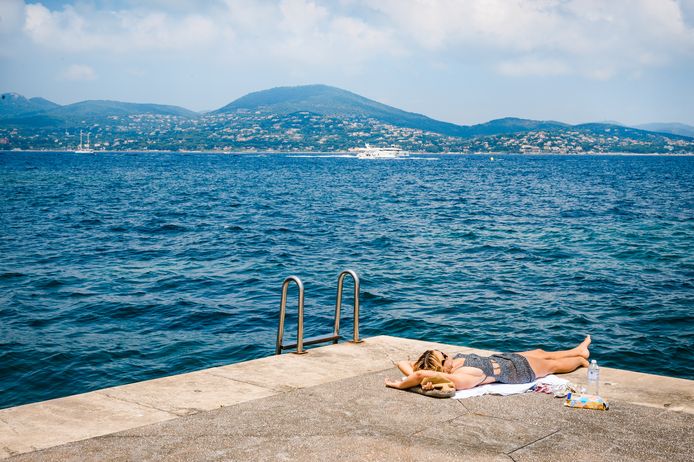 It is blissful sunbathing on the French Riviera.  Sainte-Maxime is located on the other side of the Gulf of Saint-Tropez, as the bay is called.