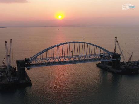 Nederlandse bedrijven bouwen mee aan 'foute brug' naar de Krim