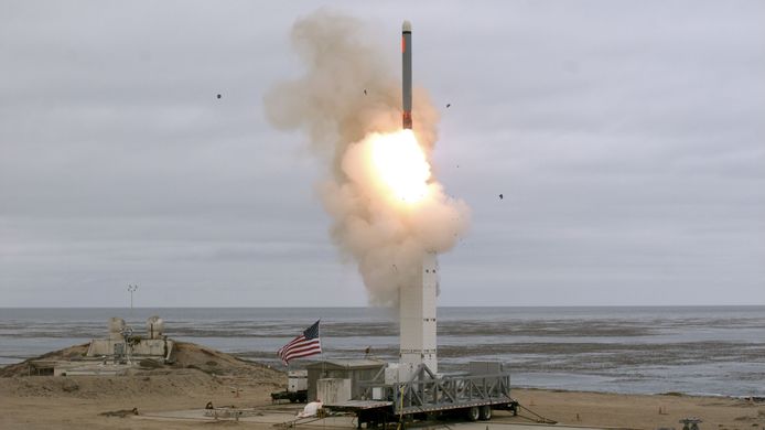 Amerikanen lanceren een raket op San Nicolas Island, Californië.