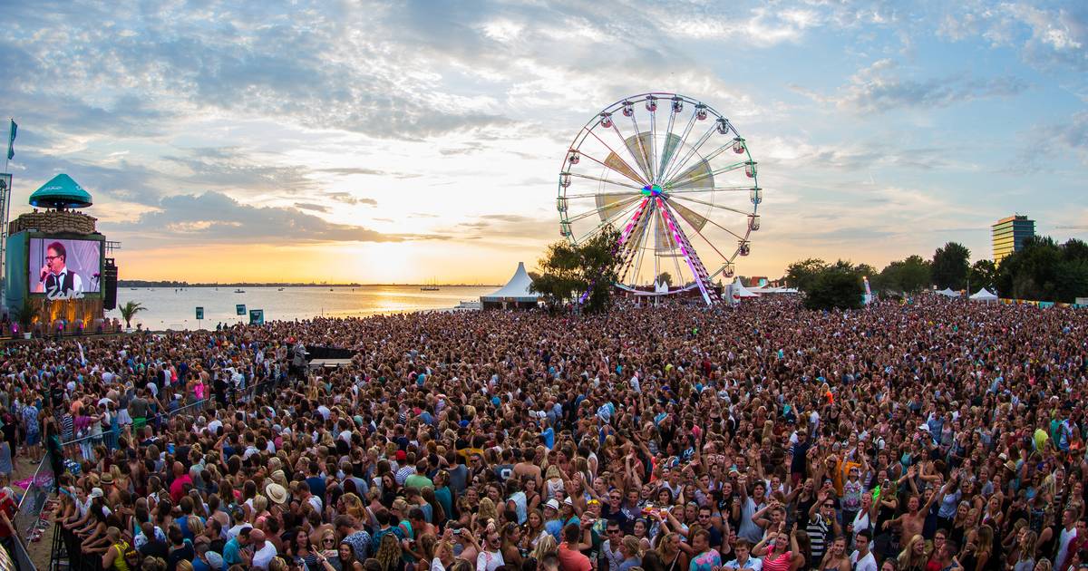 Strandfestival Zand In Recordtijd Uitverkocht Show Adnl 9419