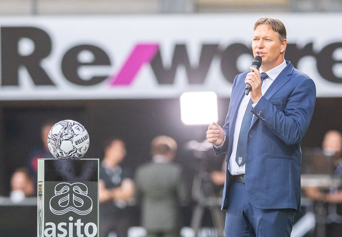 Algemeen directeur Rob Toussaint geeft toe dat de beslissing om Rai Vloet te laten spelen verkeerd was.